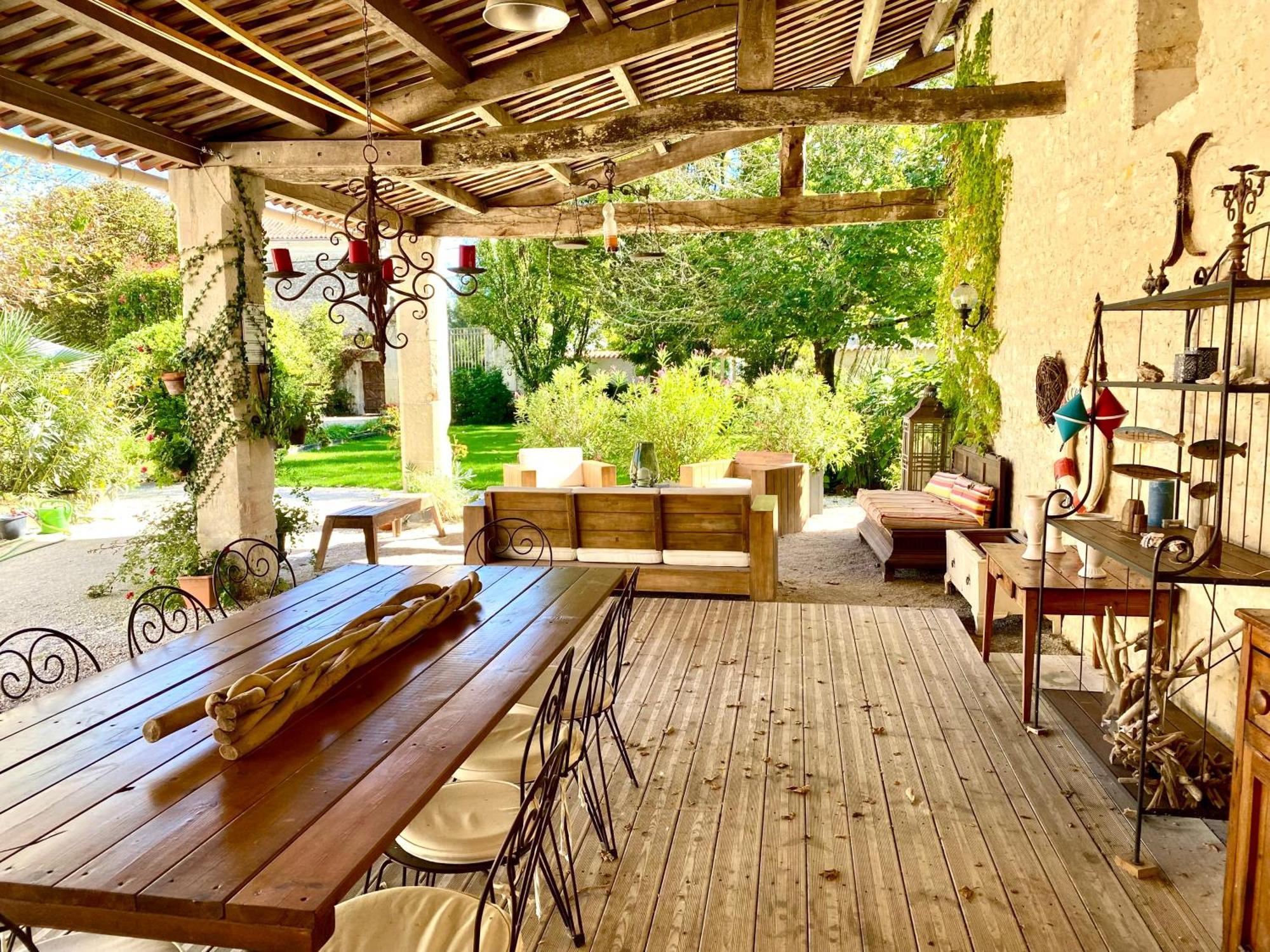 Aux Agapanthes, Chambres D'Hotes Charentaises De Charme Avec Piscine Aumagne Exterior foto