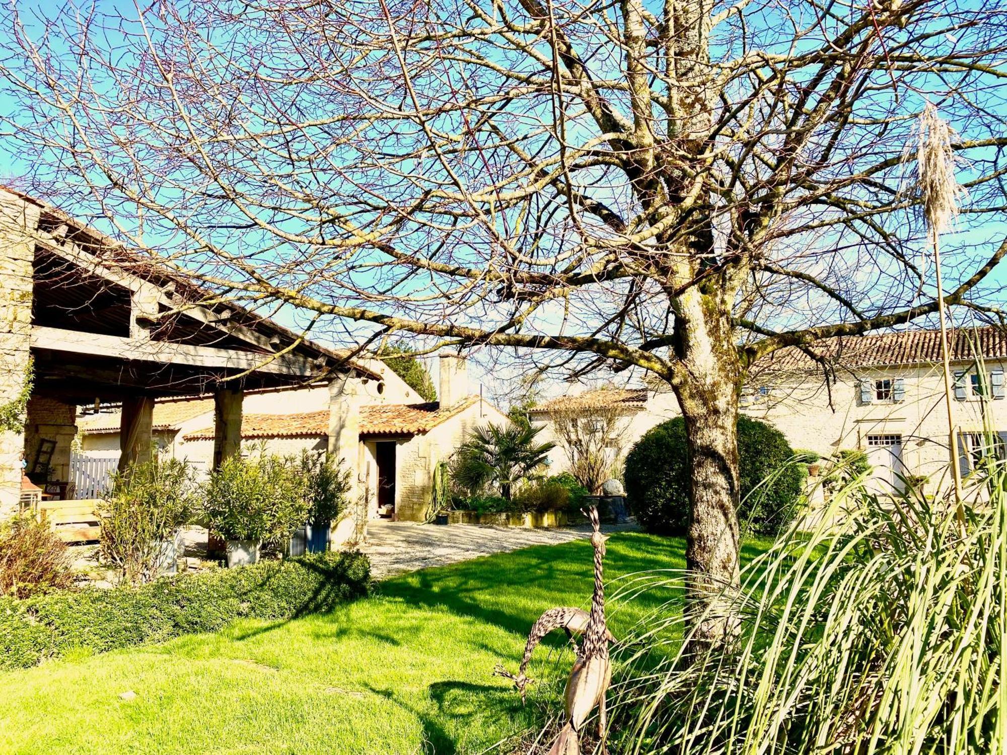 Aux Agapanthes, Chambres D'Hotes Charentaises De Charme Avec Piscine Aumagne Exterior foto